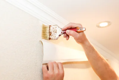 Pose de papier peint à Corbère — revêtements muraux et toiles de verre